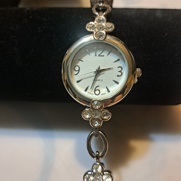 Quartz Accessories - Quartz Silver Women's Watch with Floral Crystal Design